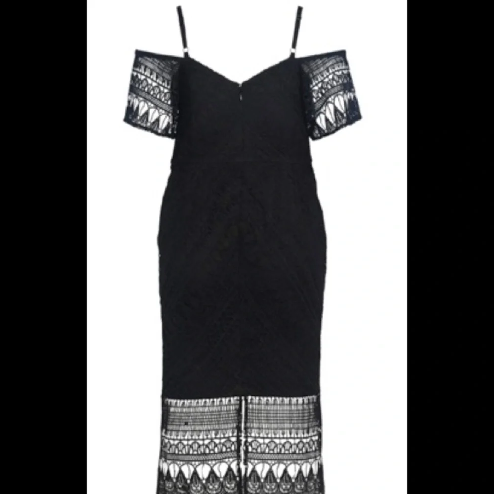 City Chic Black Cold-Shoulder Lace Midi Dress